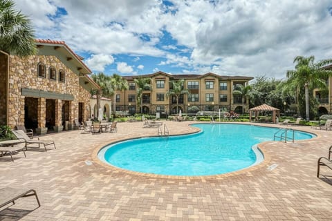 Disney Getaway Resort Condo w/ Pool • Sleeps 8