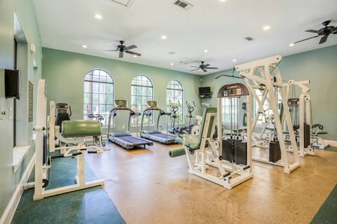 Disney Getaway Resort Condo w/ Pool • Sleeps 8
