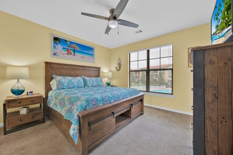 Disney Getaway Resort Condo w/ Pool • Sleeps 8
