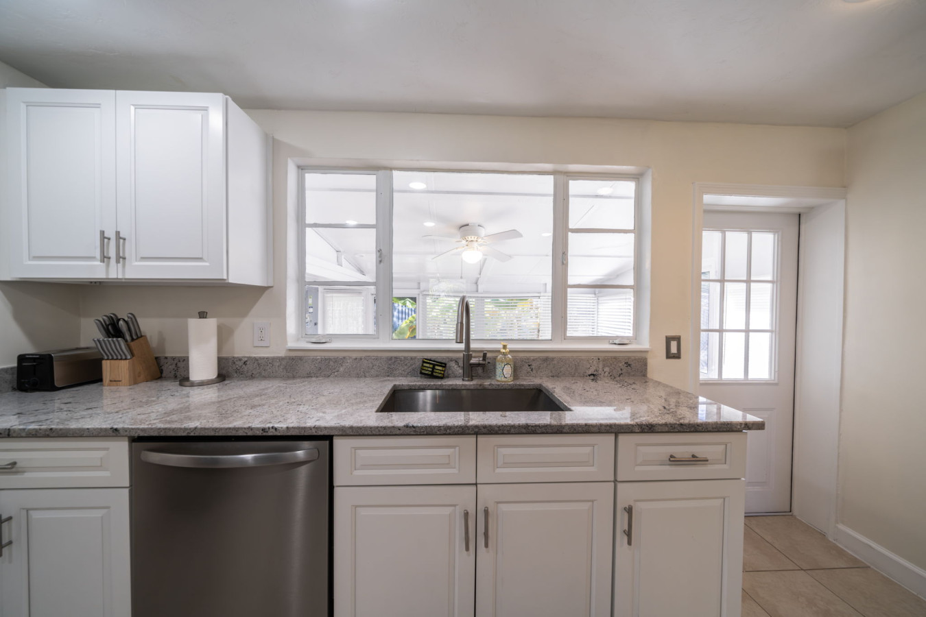 beautiful-2bd-home-with-river-views-and-amazing-sunsets/