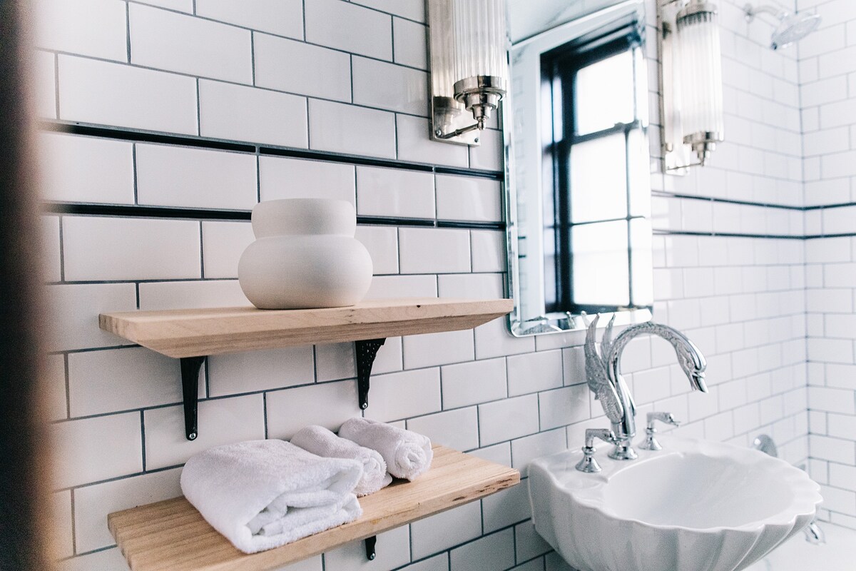 historic-charm-downtown-location-studio-k/