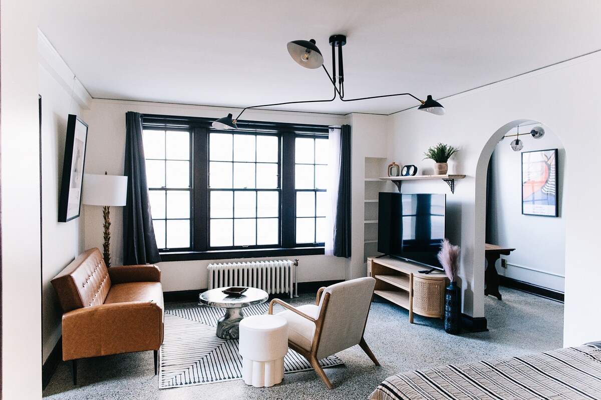 historic-charm-downtown-location-studio-k/