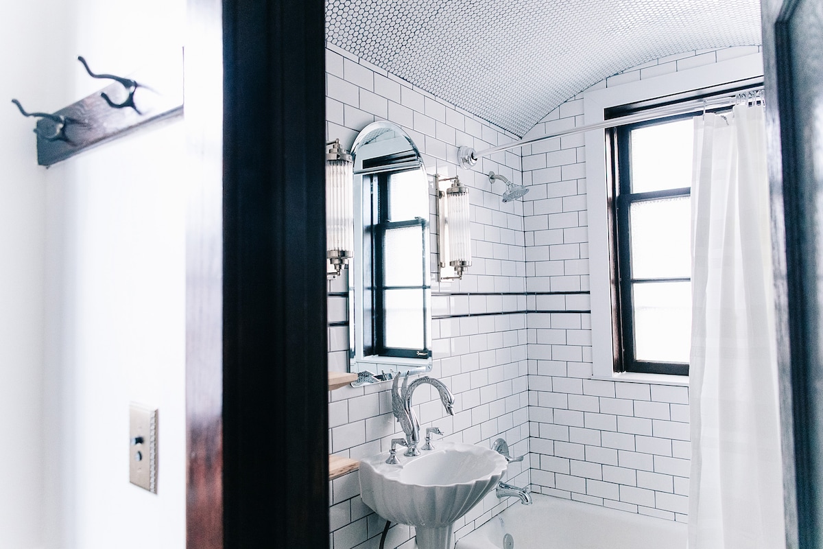 historic-charm-downtown-location-studio-k/