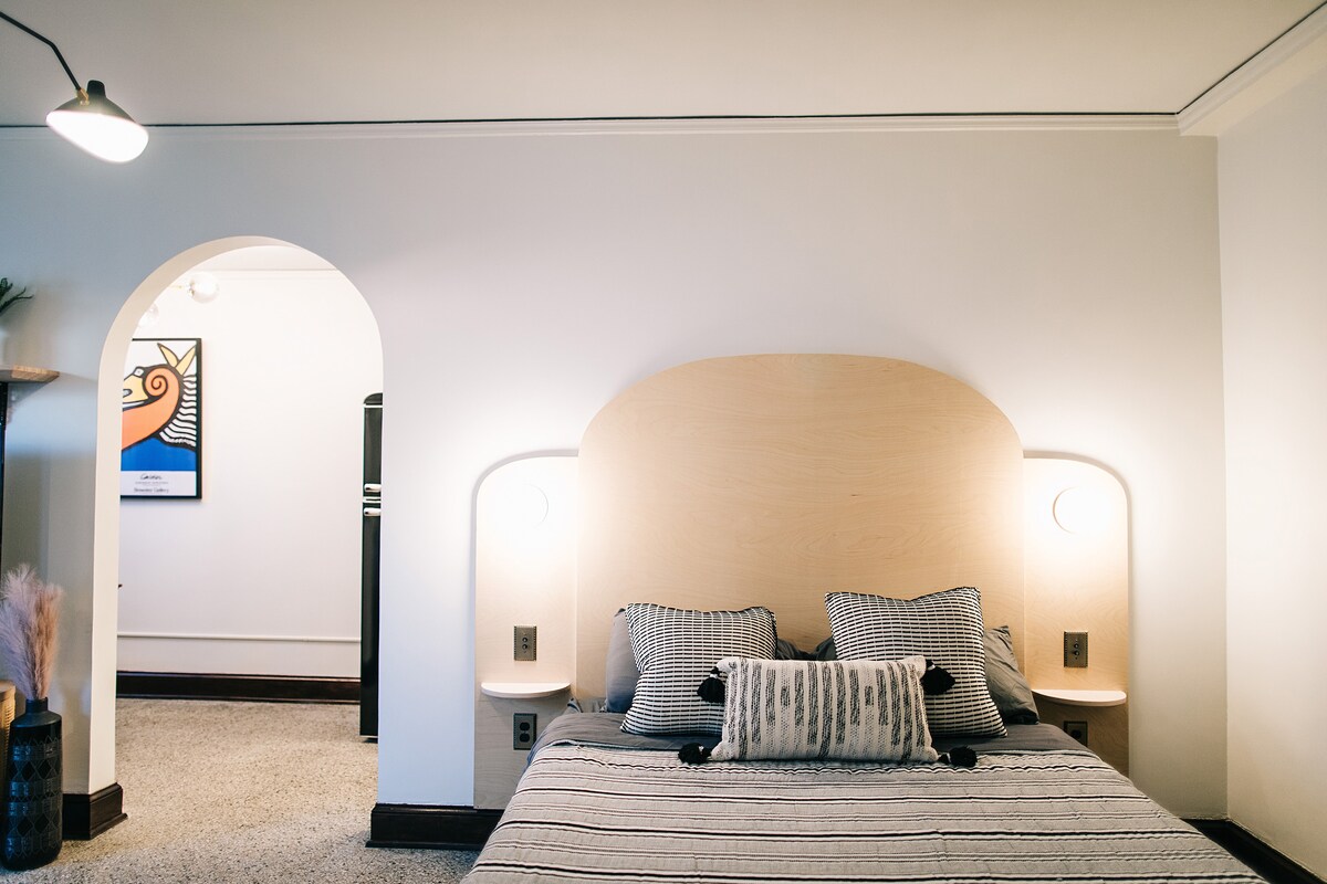 historic-charm-downtown-location-studio-k/