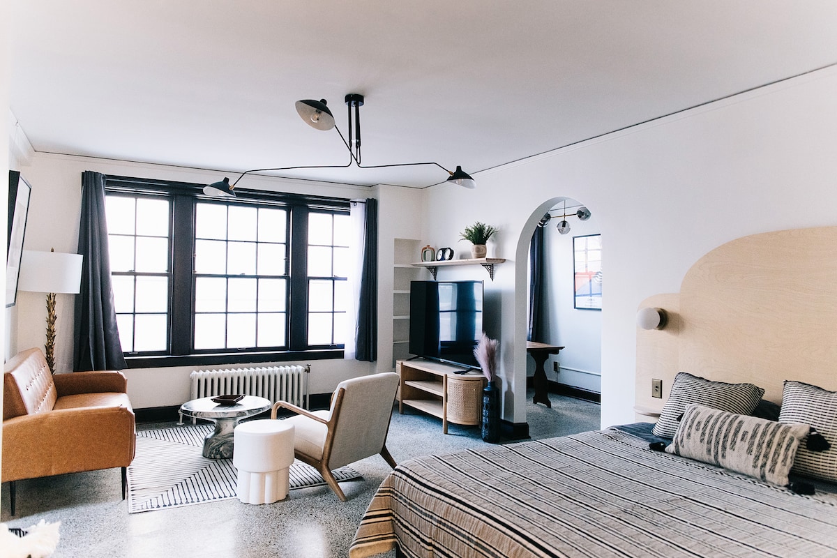 historic-charm-downtown-location-studio-k/