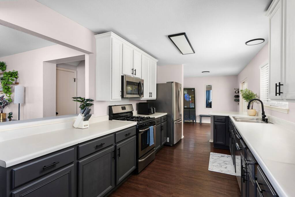 4br-flexible-stays-wifi-office-near-airport/