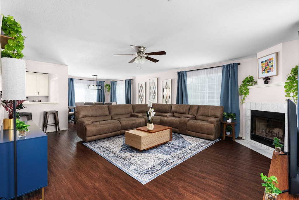 4br-flexible-stays-wifi-office-near-airport/