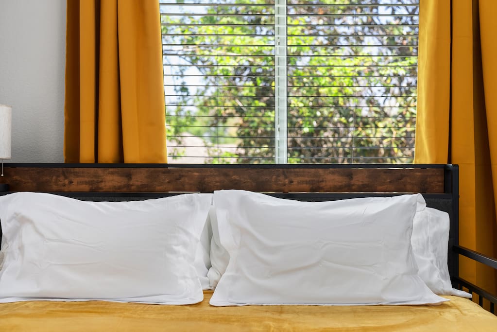 4br-flexible-stays-wifi-office-near-airport/