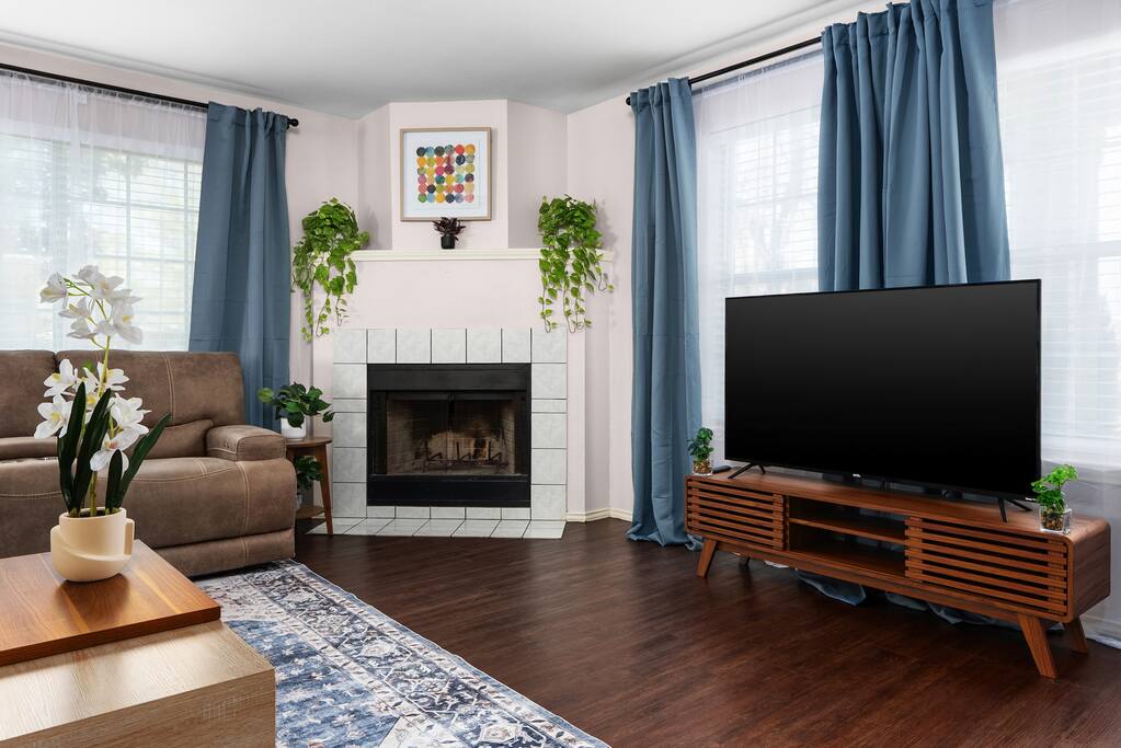 4br-flexible-stays-wifi-office-near-airport/