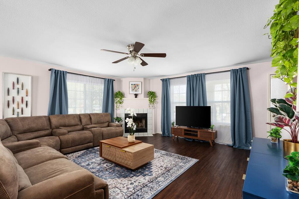 4br-flexible-stays-wifi-office-near-airport/