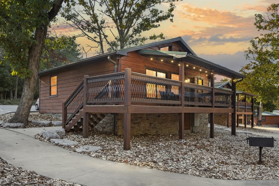 Exterior Rustic Shores Lakehouse