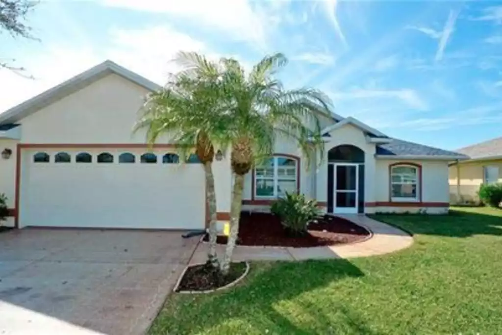 The front of our home. - Craig House with Heated Pool - Bradenton