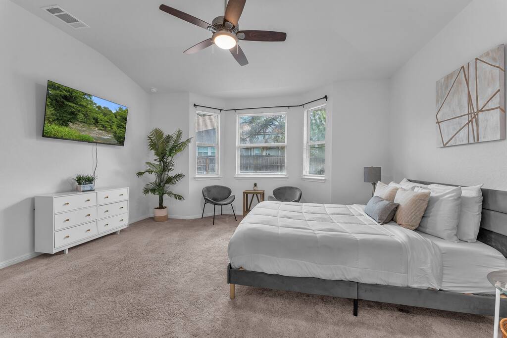 new-casa-azul-oasis-or-close-to-lackland-and-seaworld/