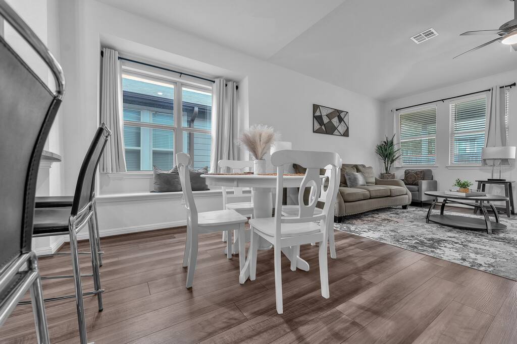 new-casa-azul-oasis-or-close-to-lackland-and-seaworld/