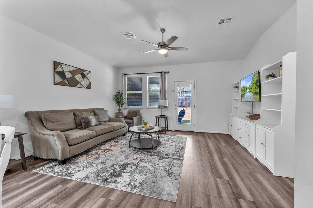 new-casa-azul-oasis-or-close-to-lackland-and-seaworld/