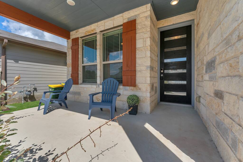 new-casa-azul-oasis-or-close-to-lackland-and-seaworld/