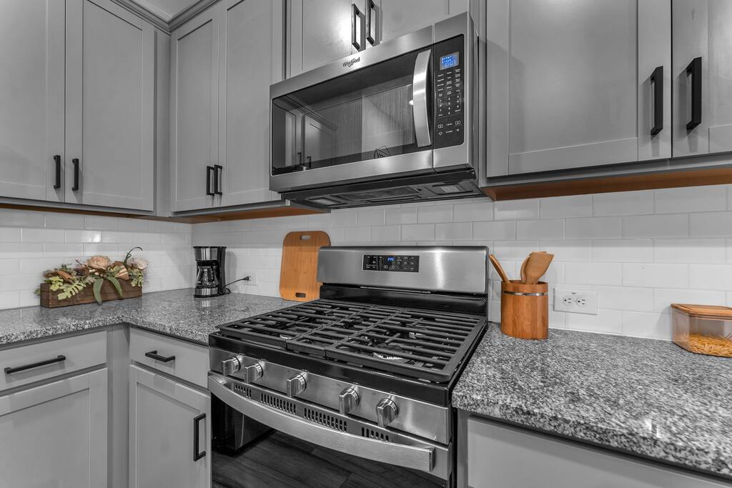 new-casa-azul-oasis-or-close-to-lackland-and-seaworld/