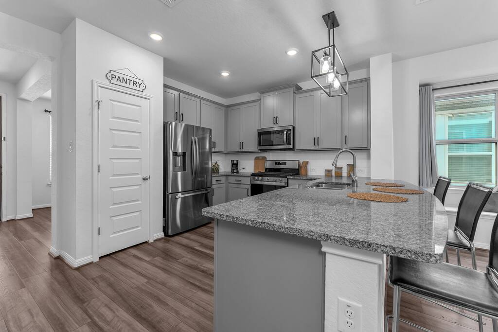 new-casa-azul-oasis-or-close-to-lackland-and-seaworld/