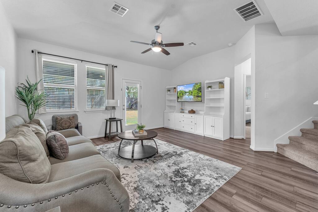 new-casa-azul-oasis-or-close-to-lackland-and-seaworld/