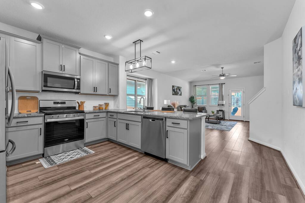 new-casa-azul-oasis-or-close-to-lackland-and-seaworld/