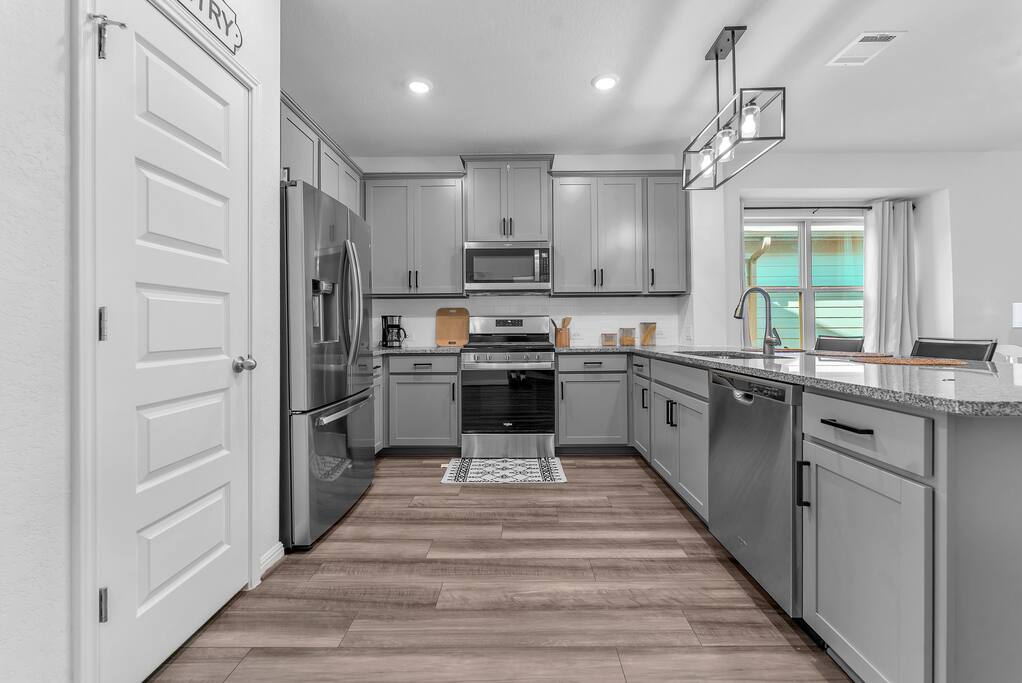 new-casa-azul-oasis-or-close-to-lackland-and-seaworld/