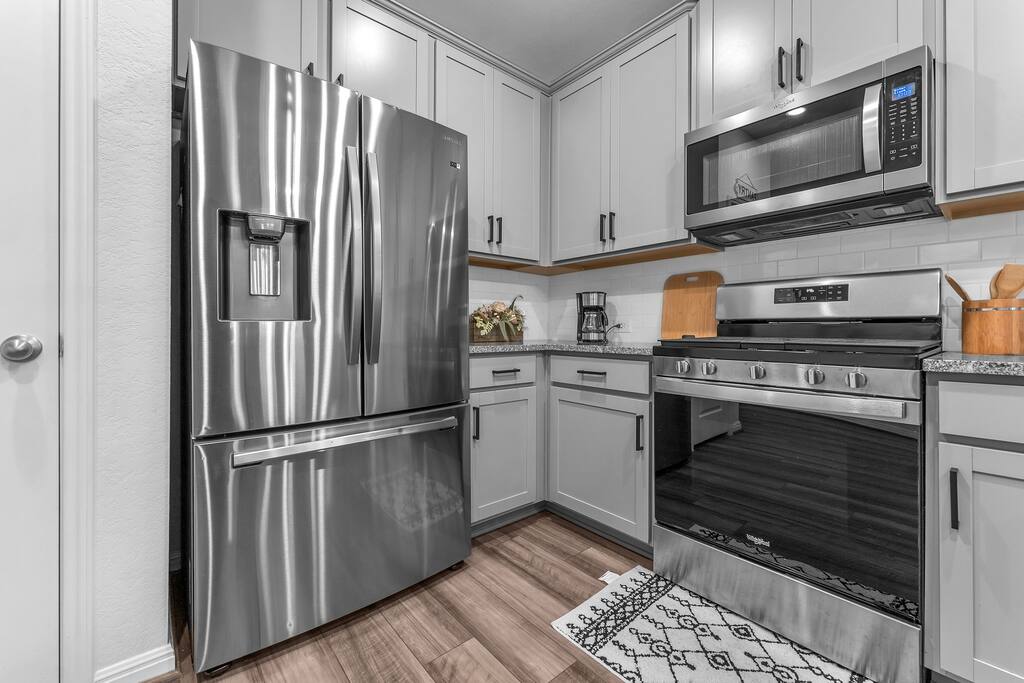 new-casa-azul-oasis-or-close-to-lackland-and-seaworld/