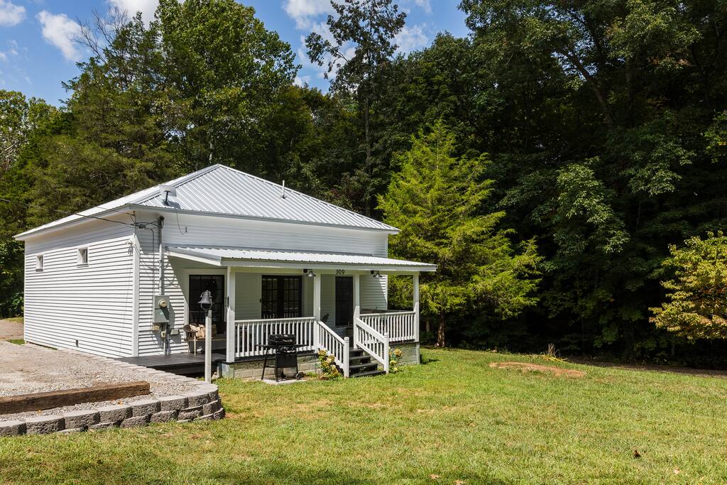 hidden-creek-schoolhouse/