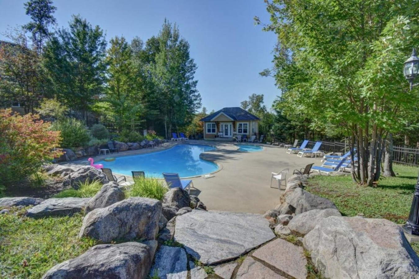 Family Condo Mont Blanc – Pool and beach with kayak