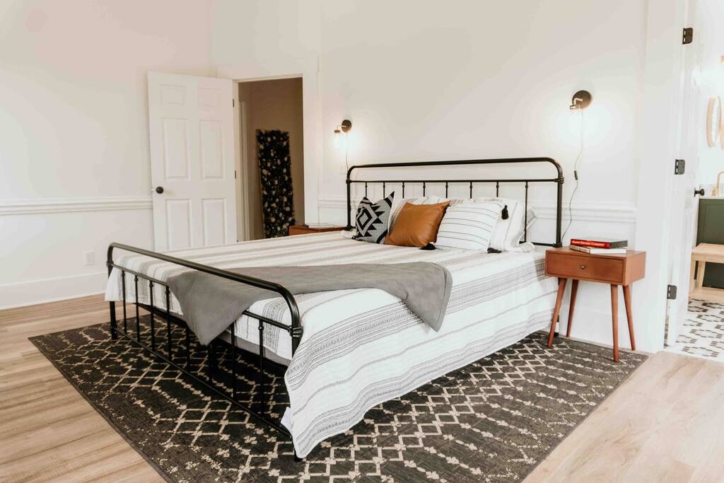 charlotte-n.c.-unique-and-beautiful-home/