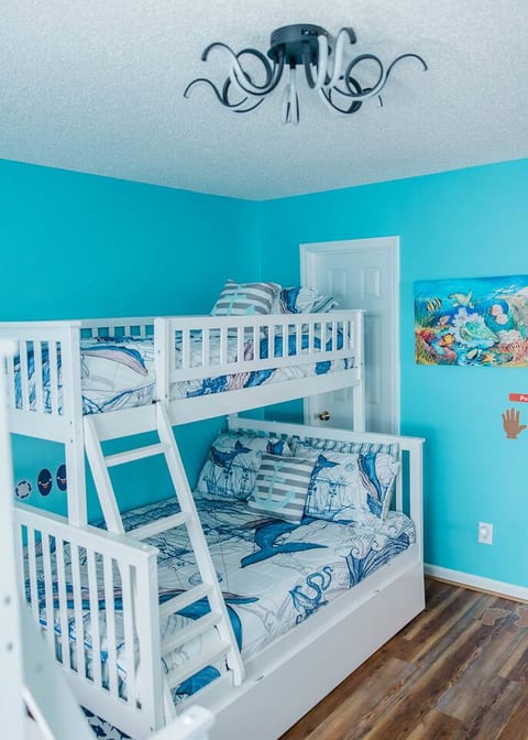 Perfect Family Getaway Steps to Beach and pool.