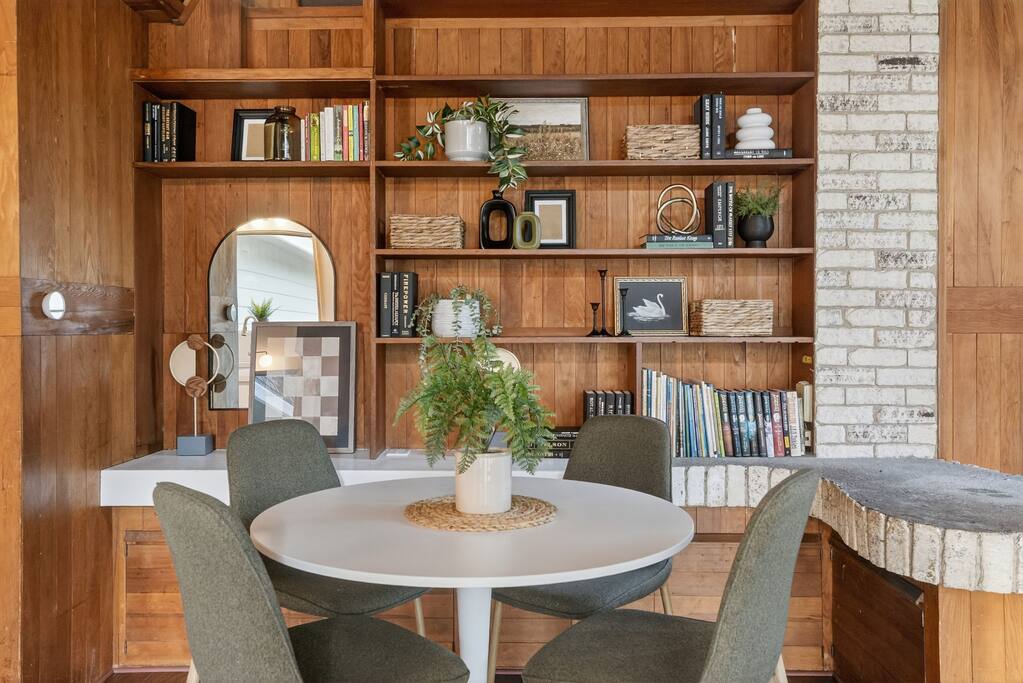 mid-century-nest-or-near-forest-park/