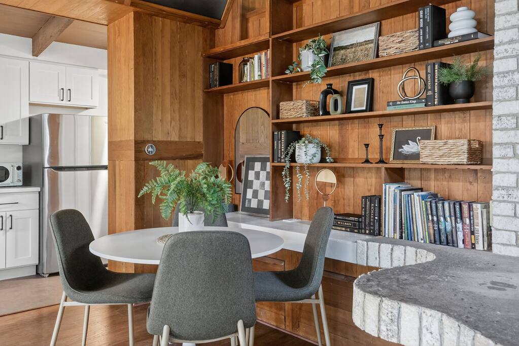 mid-century-nest-or-near-forest-park/