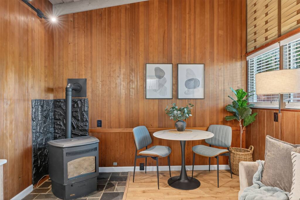 mid-century-hideaway-or-near-forest-park/