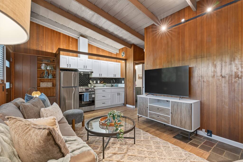 mid-century-hideaway-or-near-forest-park/