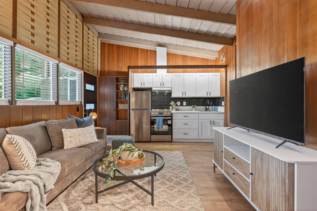 mid-century-hideaway-or-near-forest-park/