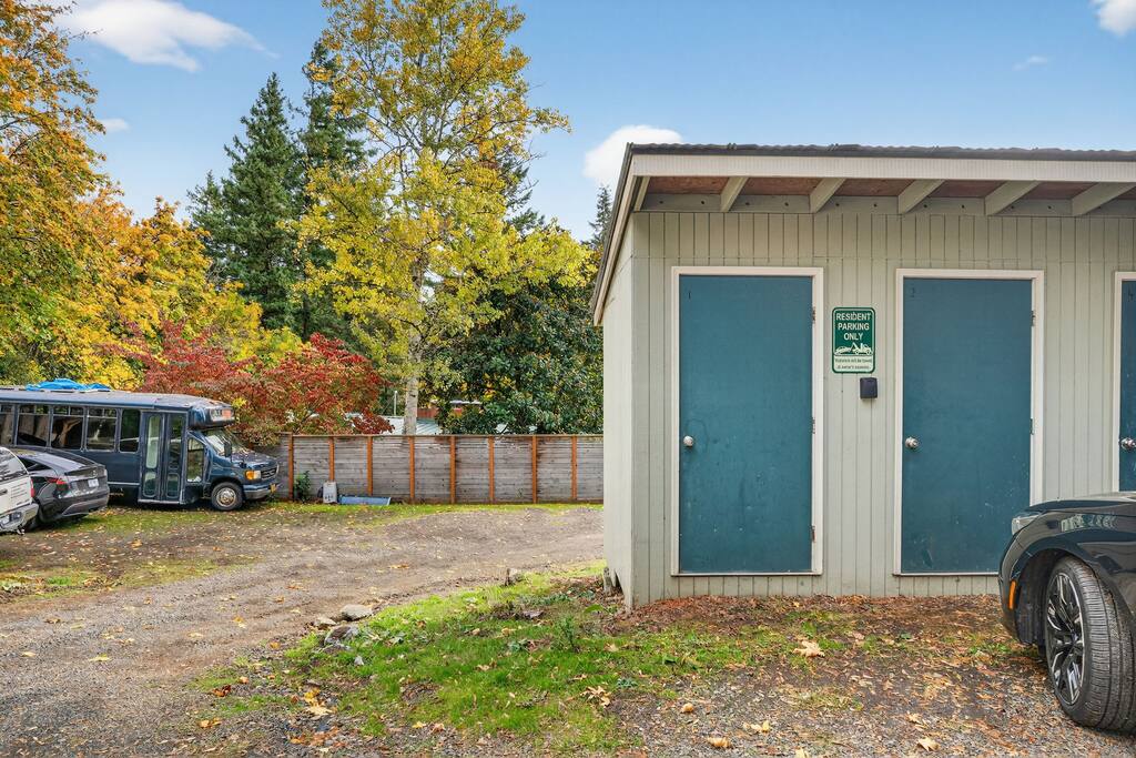 dual-mid-century-retreat-or-two-kitchens/
