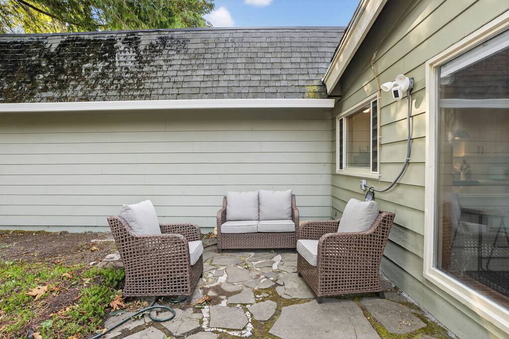 dual-mid-century-retreat-or-two-kitchens/