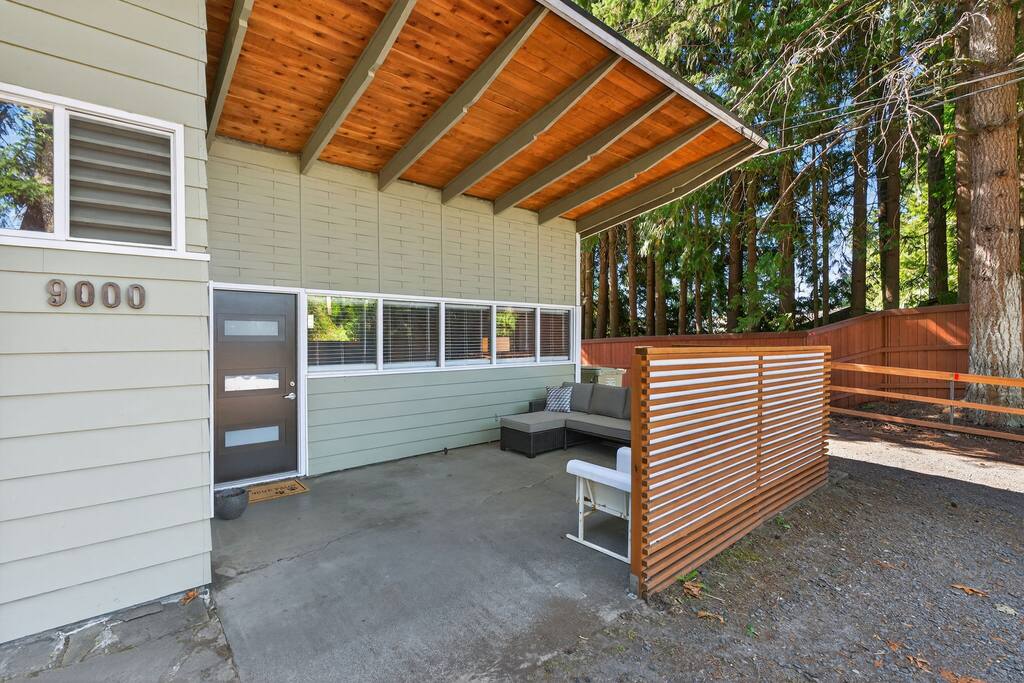 dual-mid-century-retreat-or-two-kitchens/