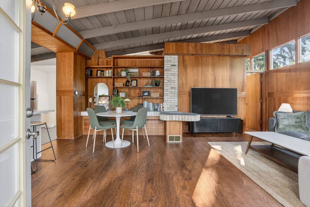 dual-mid-century-retreat-or-two-kitchens/