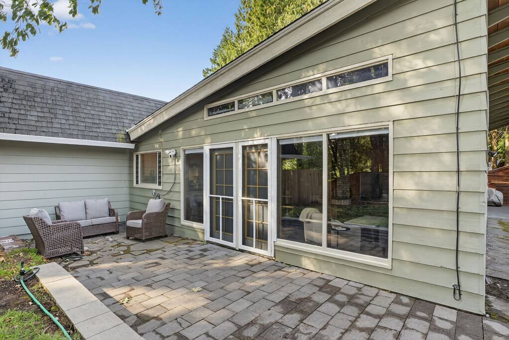 dual-mid-century-retreat-or-two-kitchens/