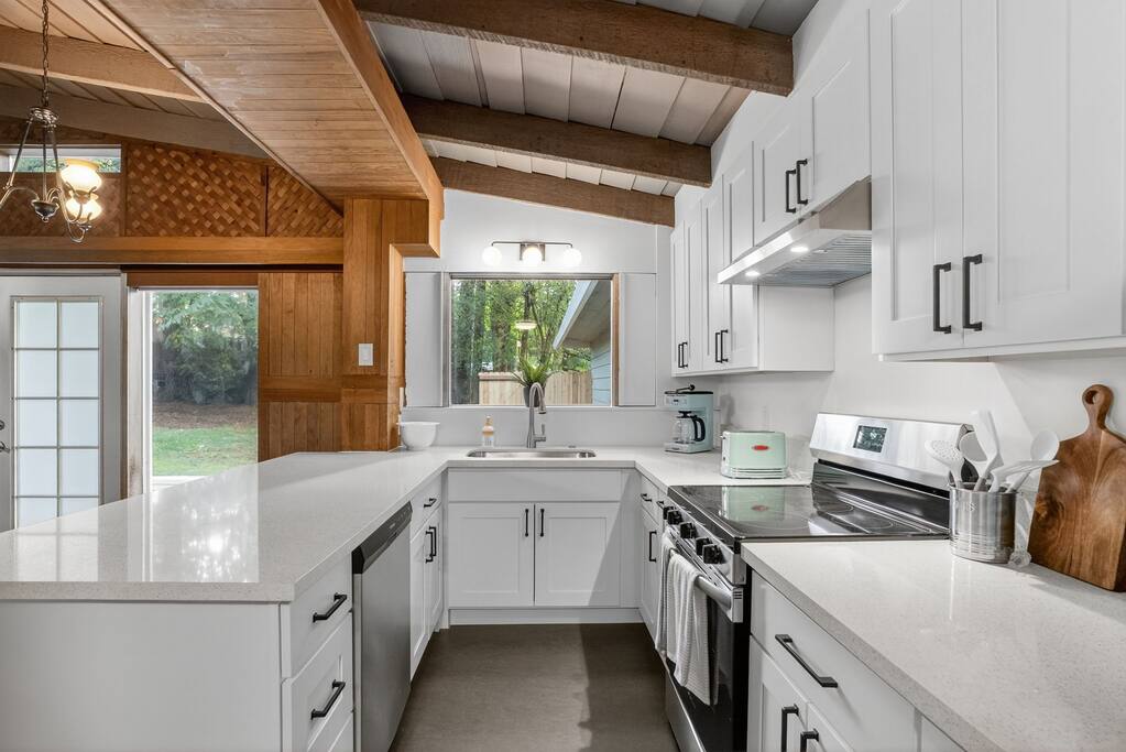 dual-mid-century-retreat-or-two-kitchens/