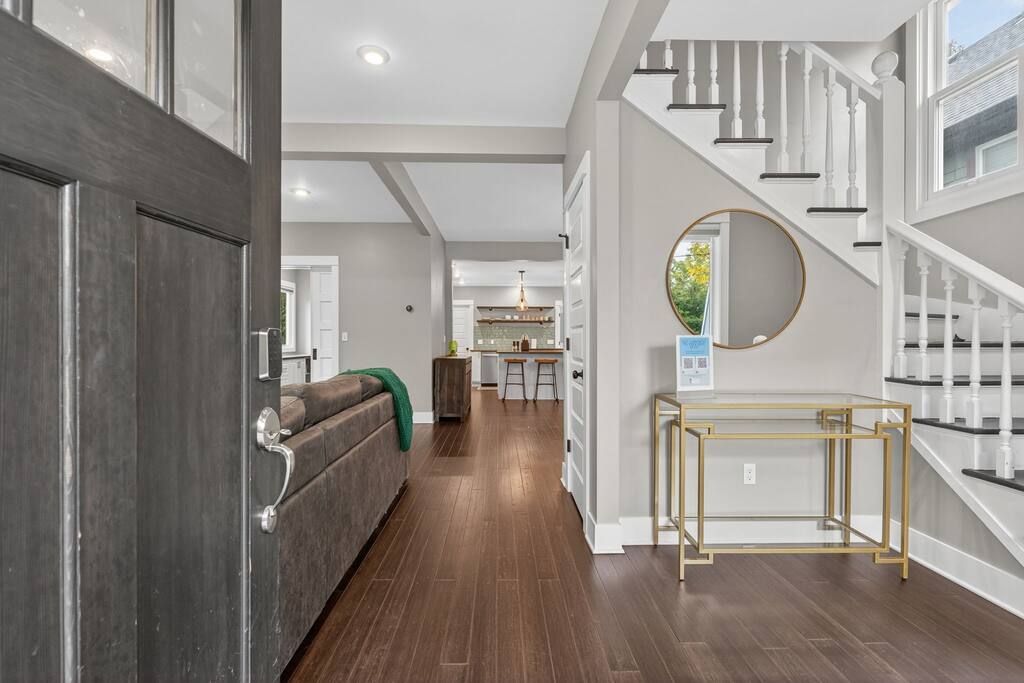 irvington-craftsman-or-4-ensuite-beds-or-fenced-yard/