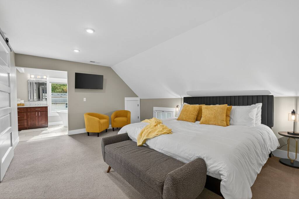 irvington-craftsman-or-4-ensuite-beds-or-fenced-yard/