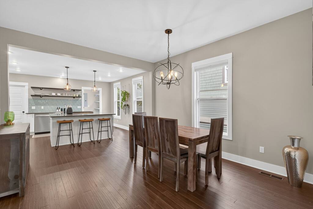 irvington-craftsman-or-4-ensuite-beds-or-fenced-yard/