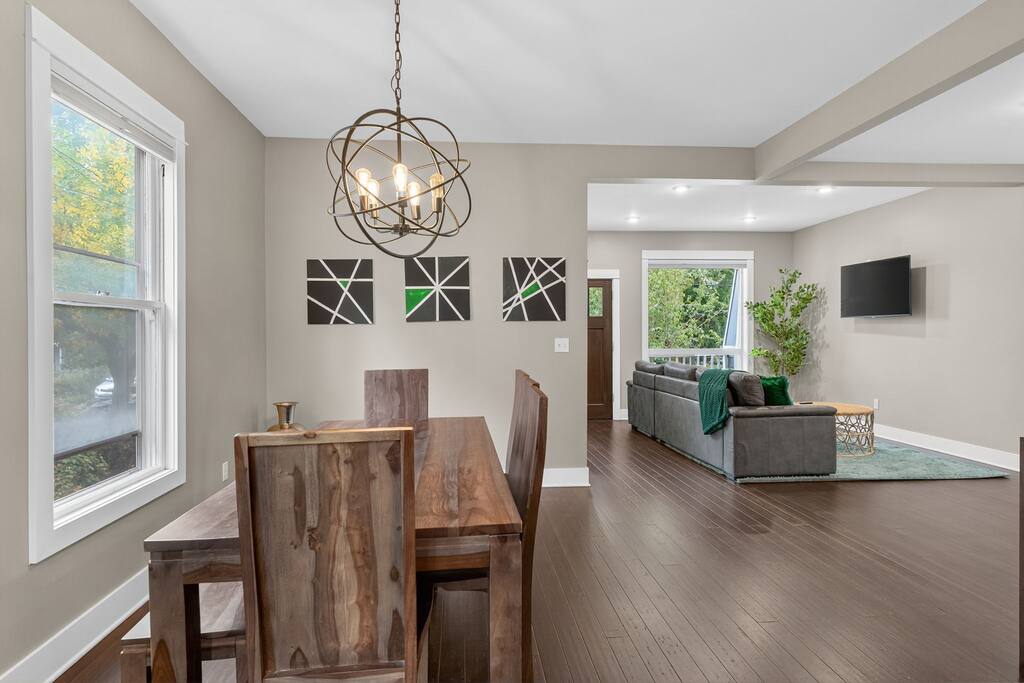 irvington-craftsman-or-4-ensuite-beds-or-fenced-yard/