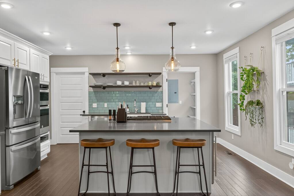 irvington-craftsman-or-4-ensuite-beds-or-fenced-yard/