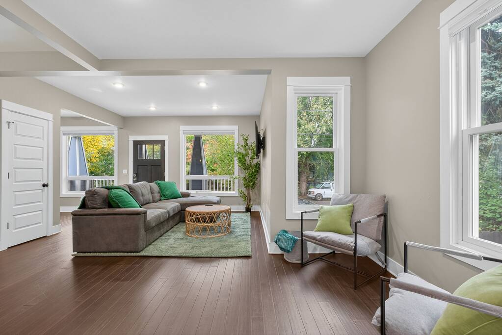 irvington-craftsman-or-4-ensuite-beds-or-fenced-yard/