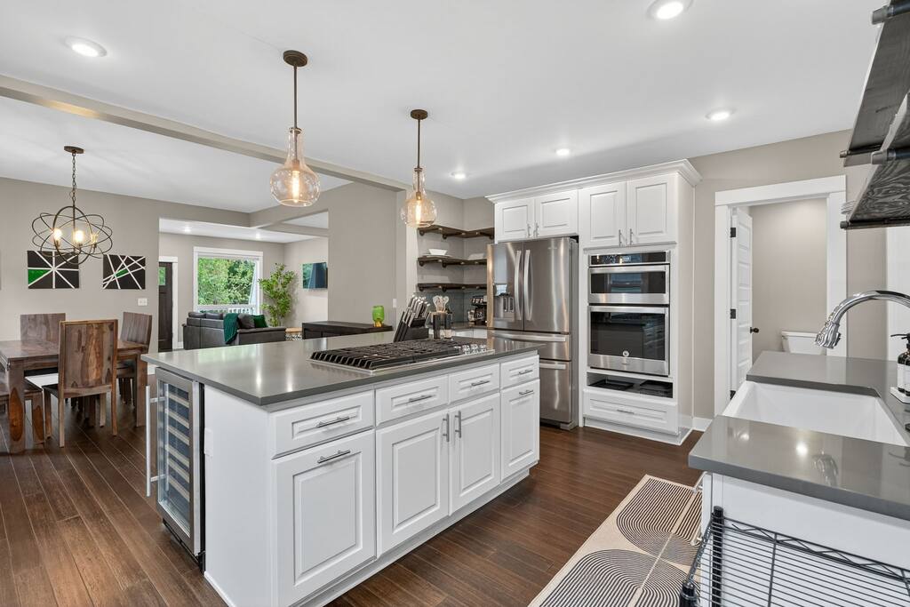 irvington-craftsman-or-4-ensuite-beds-or-fenced-yard/