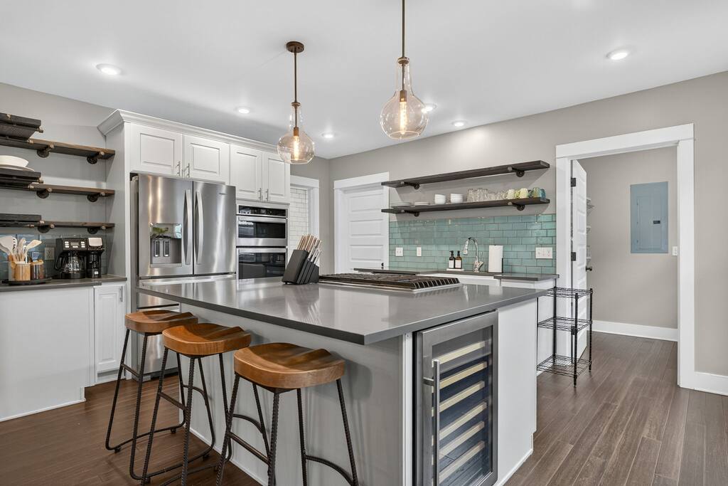 irvington-craftsman-or-4-ensuite-beds-or-fenced-yard/