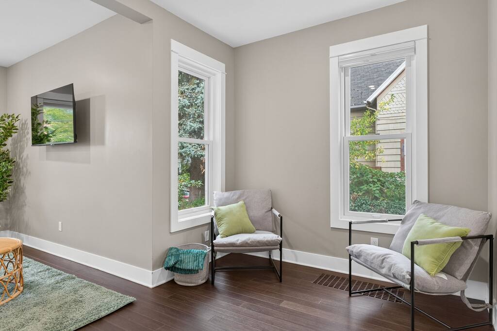 irvington-craftsman-or-4-ensuite-beds-or-fenced-yard/